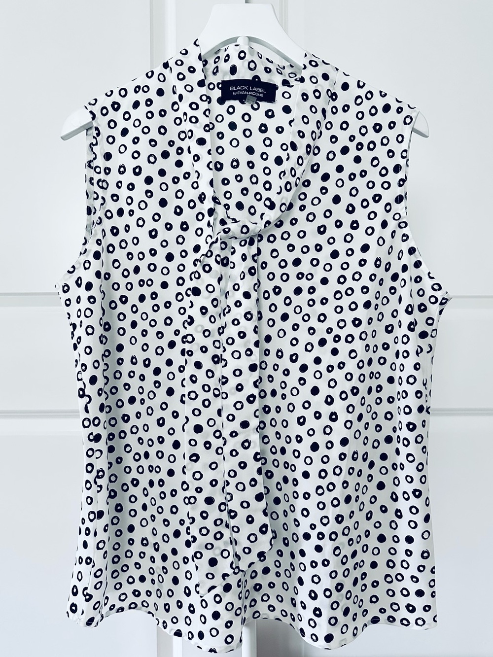 Women’s Black Label Sleeveless White & Black Dot Tie-Neck Blouse Size XL